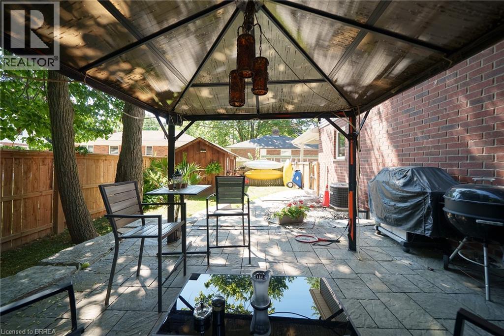 Photo 32 of 23 Park Road S, Brantford ON