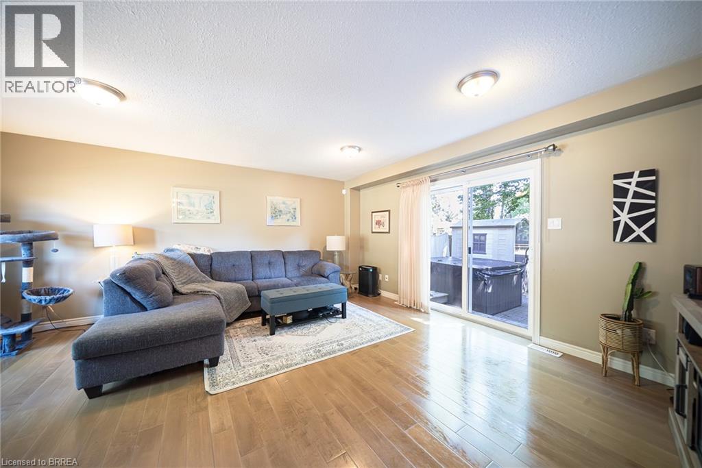 Photo 7 of 23 Park Road S, Brantford ON