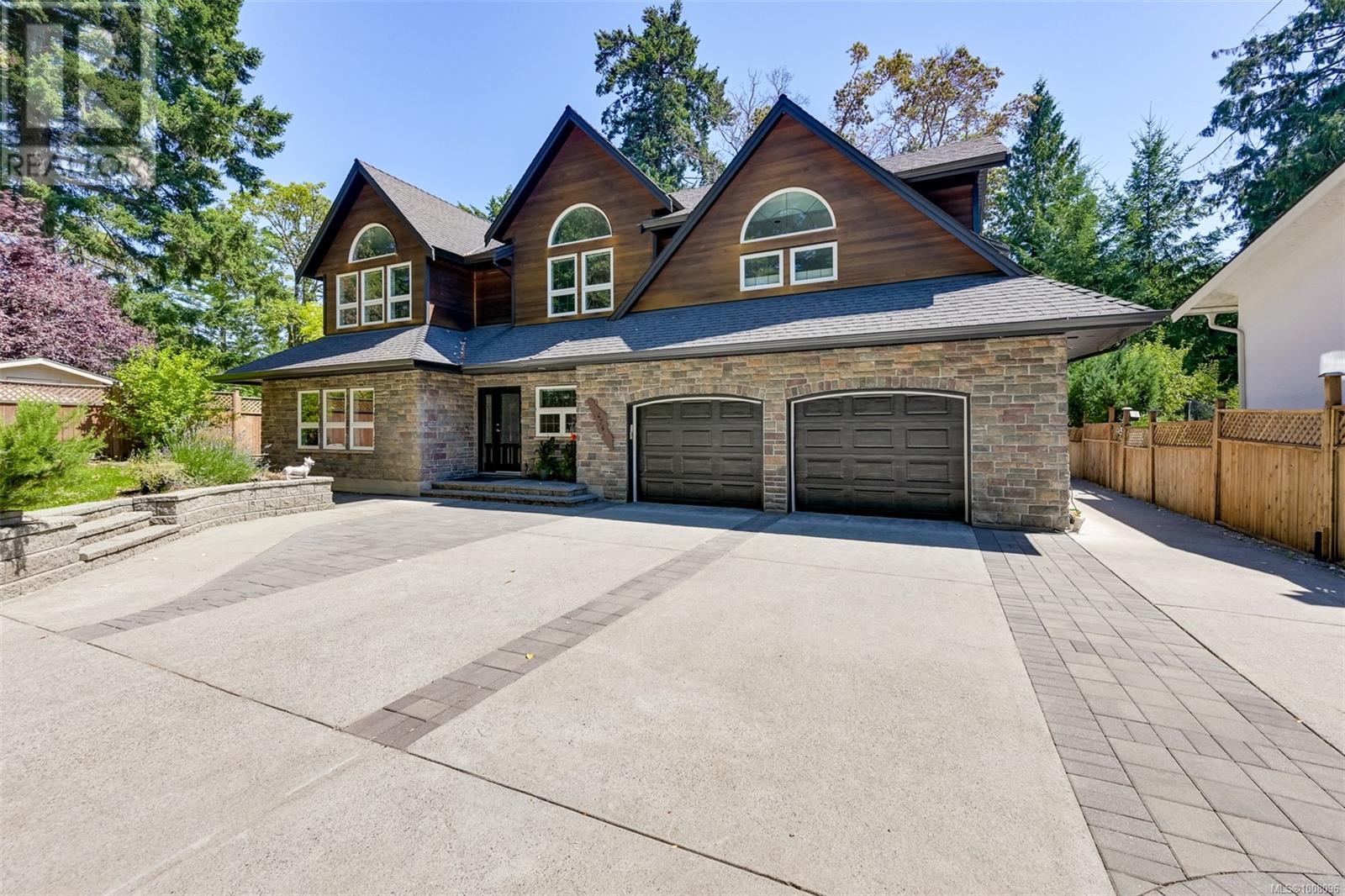 6799 Jedora Dr, Central Saanich