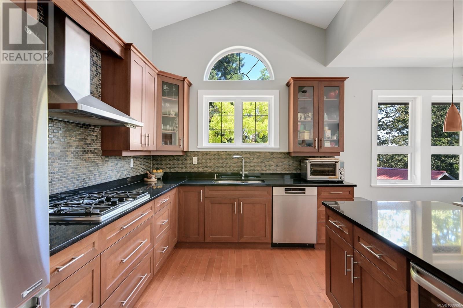 6799 Jedora Dr, Central Saanich