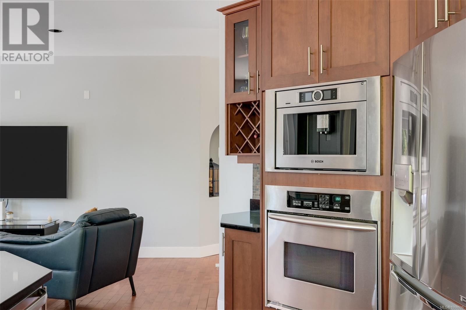 6799 Jedora Dr, Central Saanich