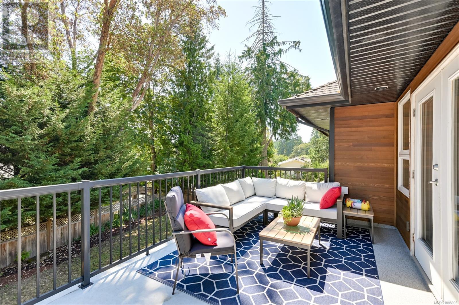 6799 Jedora Dr, Central Saanich