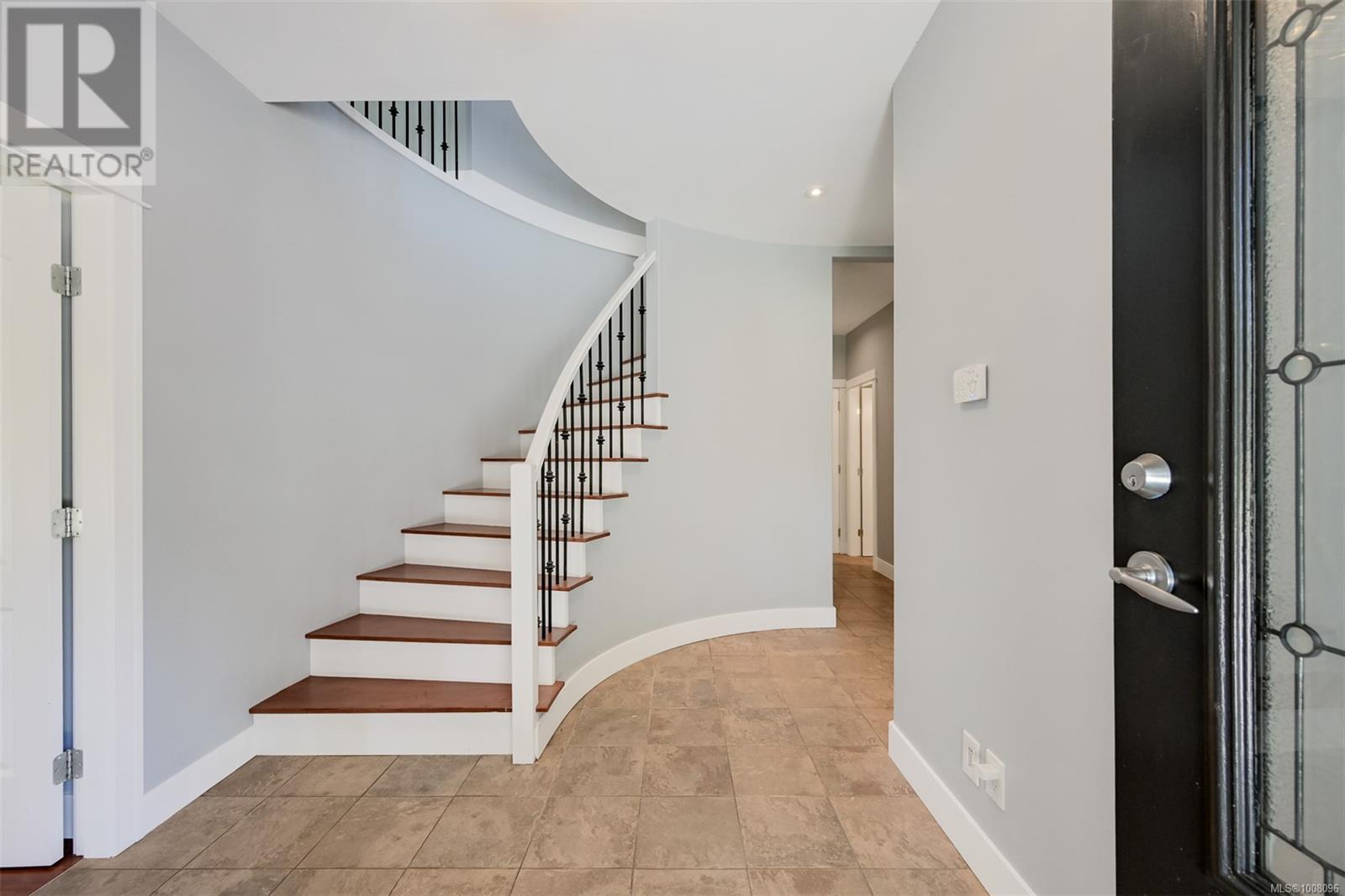 6799 Jedora Dr, Central Saanich