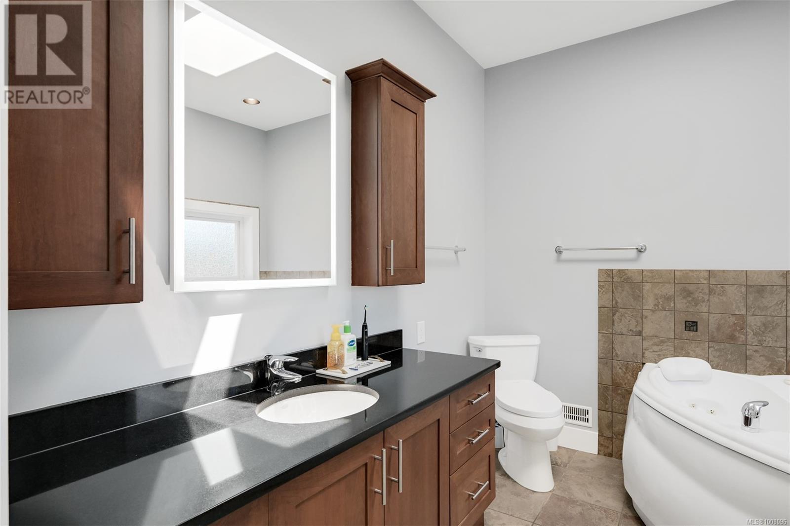 6799 Jedora Dr, Central Saanich