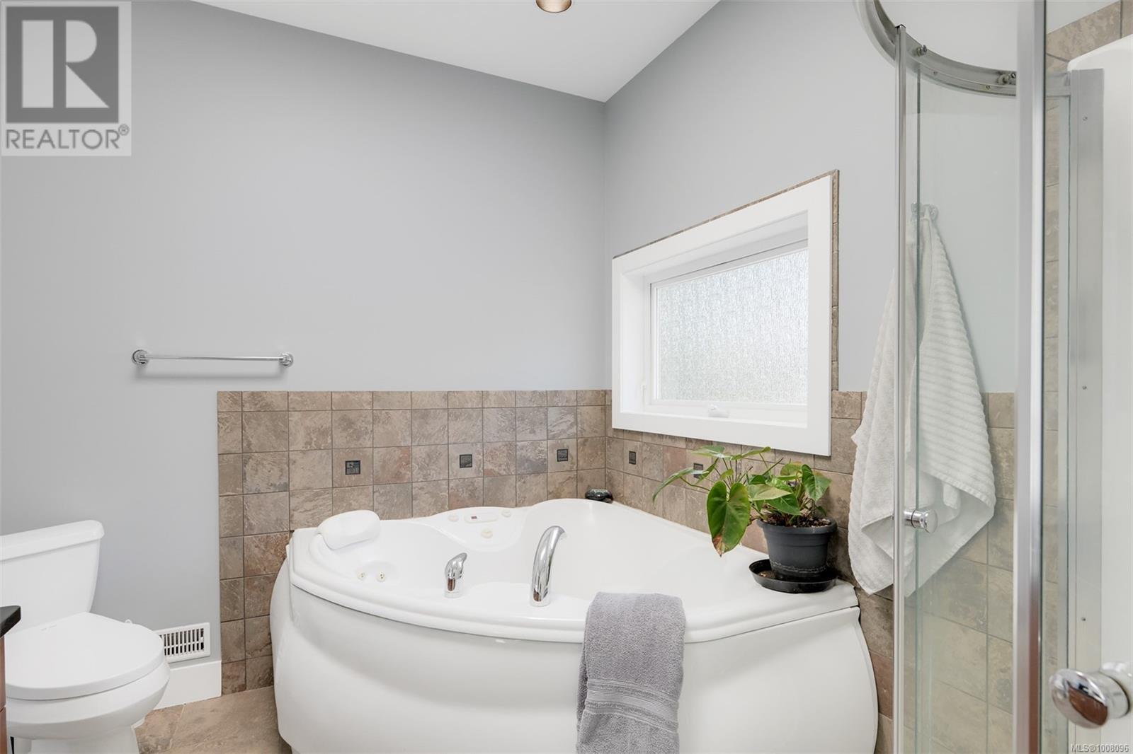 6799 Jedora Dr, Central Saanich