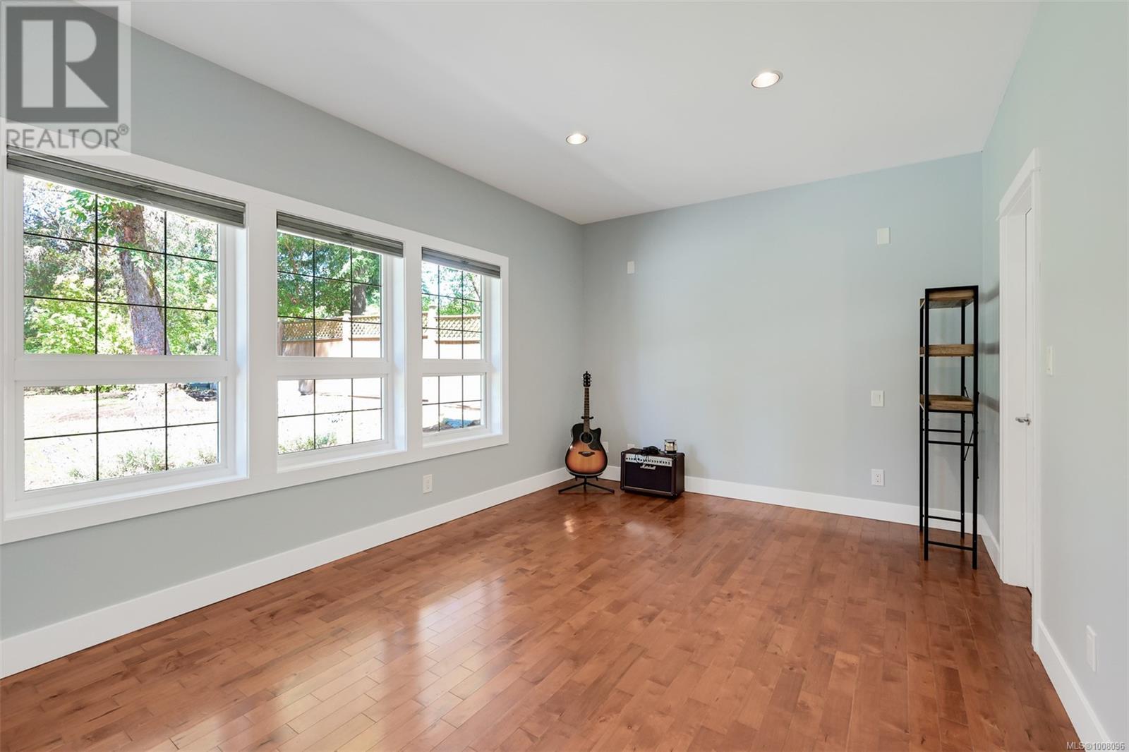 6799 Jedora Dr, Central Saanich
