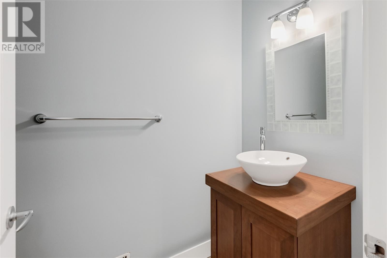 6799 Jedora Dr, Central Saanich