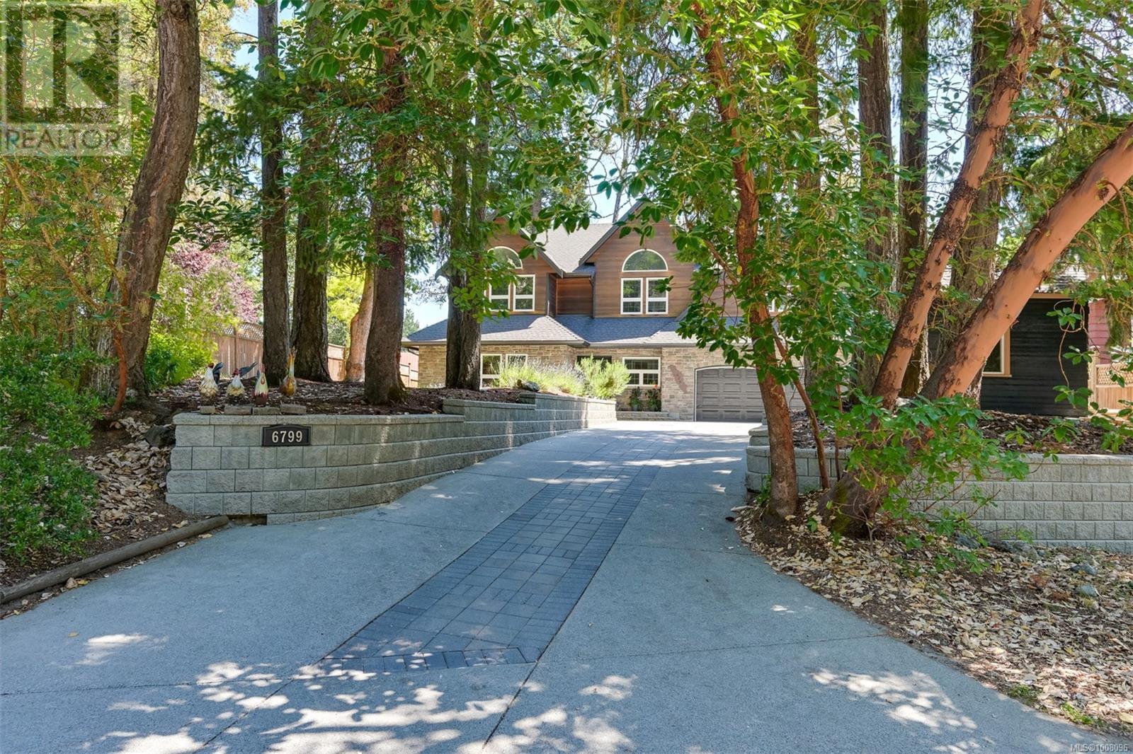 6799 Jedora Dr, Central Saanich