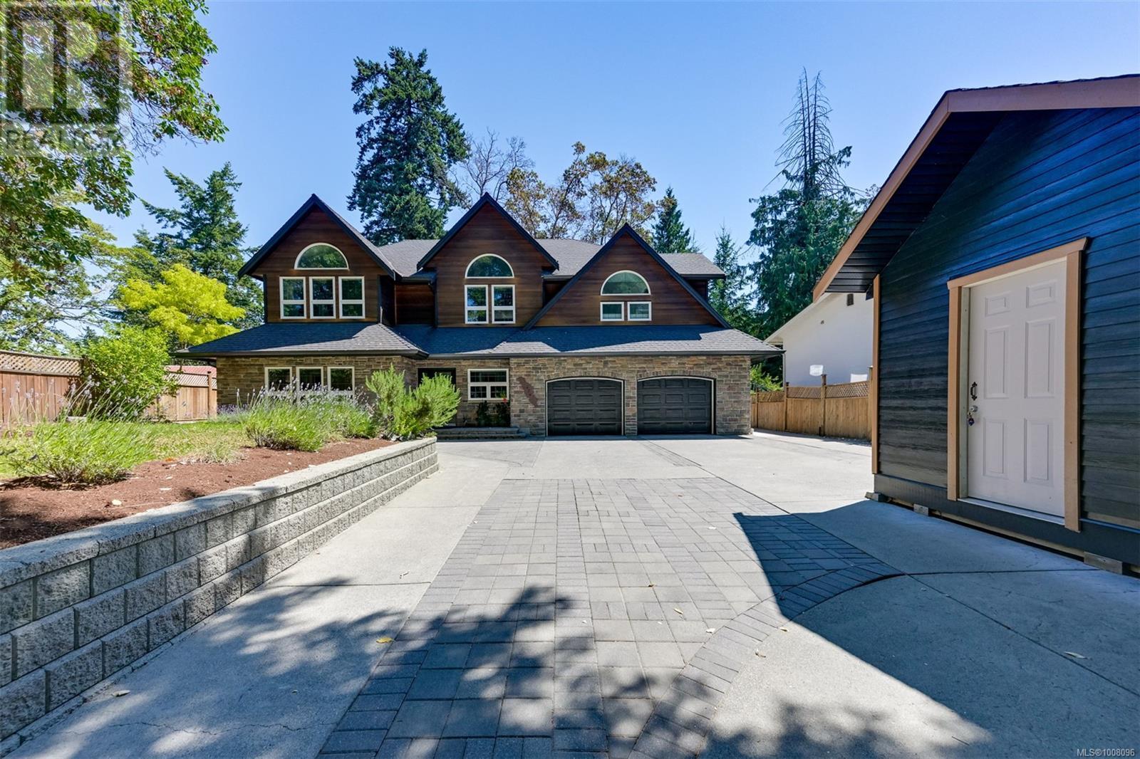 6799 Jedora Dr, Central Saanich