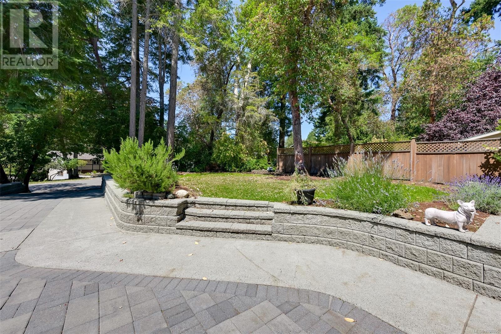 6799 Jedora Dr, Central Saanich