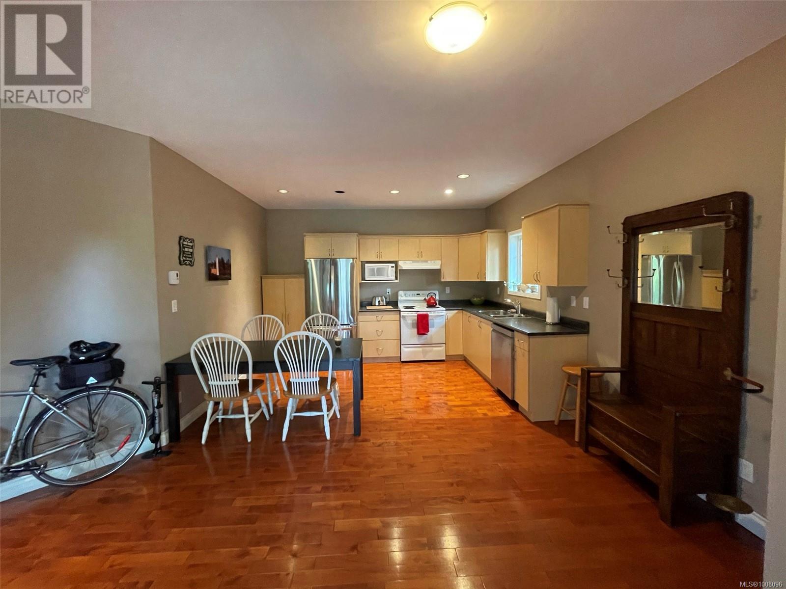 6799 Jedora Dr, Central Saanich