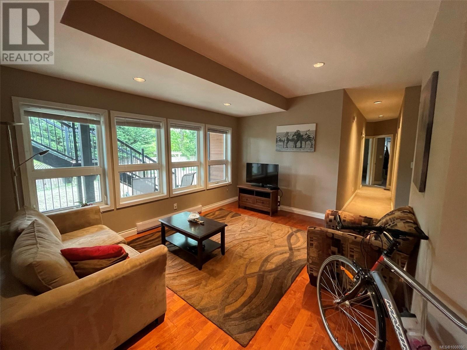 6799 Jedora Dr, Central Saanich