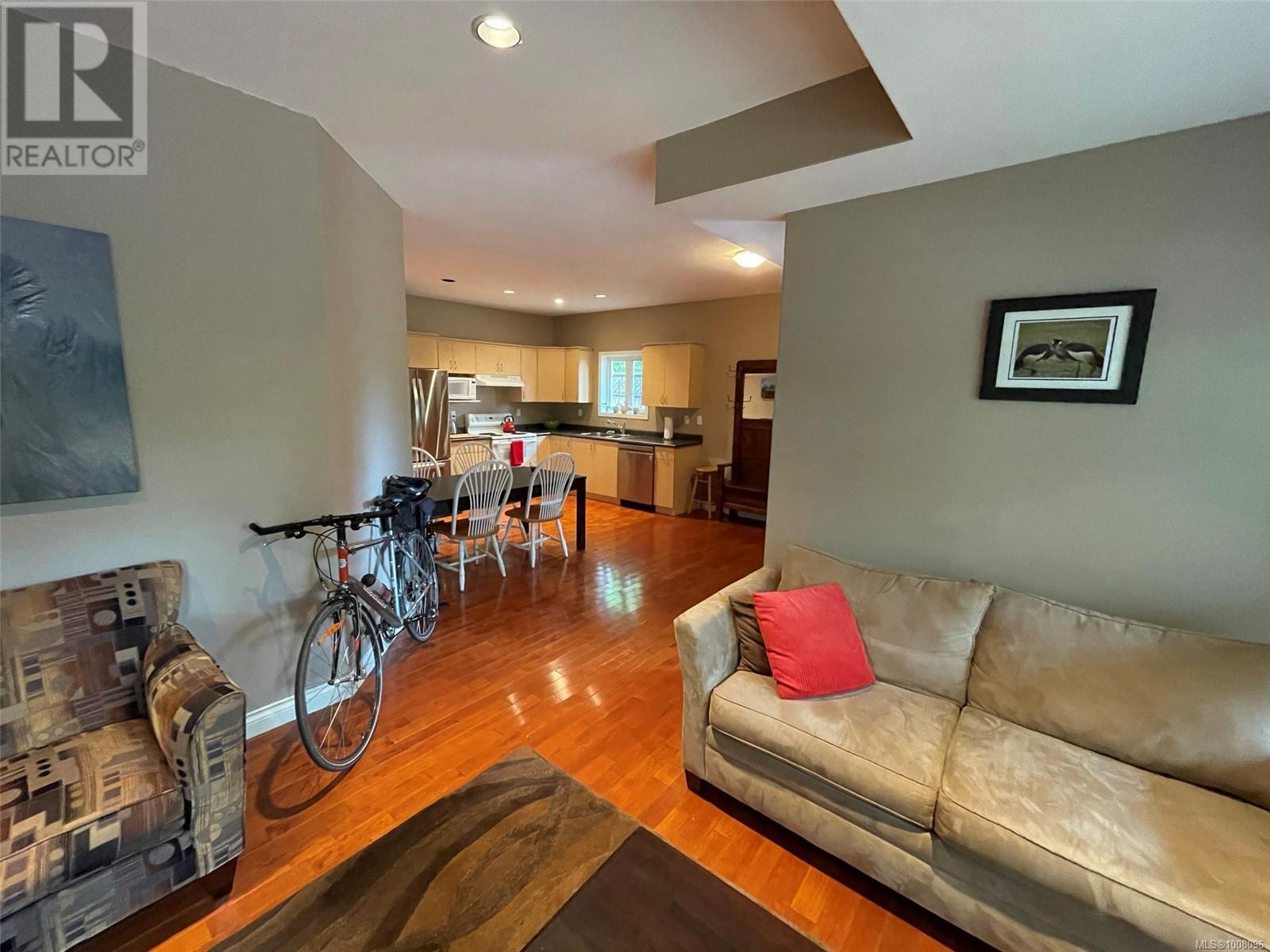 6799 Jedora Dr, Central Saanich