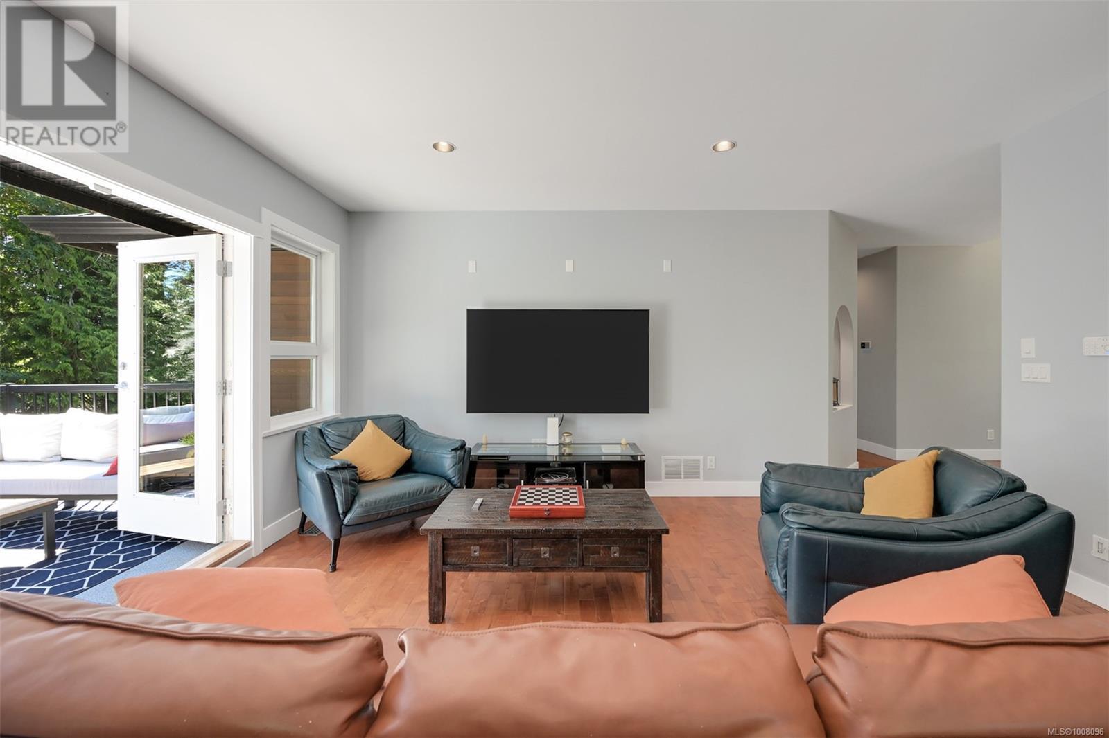 6799 Jedora Dr, Central Saanich