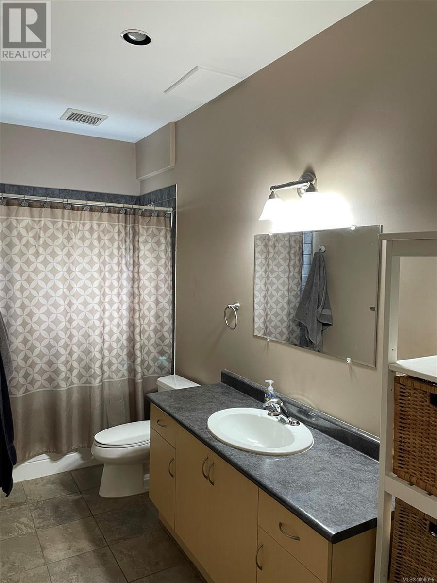 6799 Jedora Dr, Central Saanich
