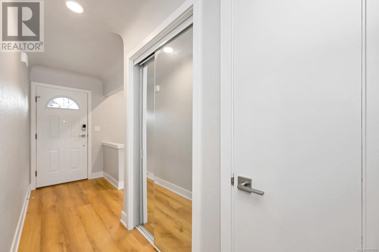 Photo 12 of 1045 Nicholson St, Saanich BC