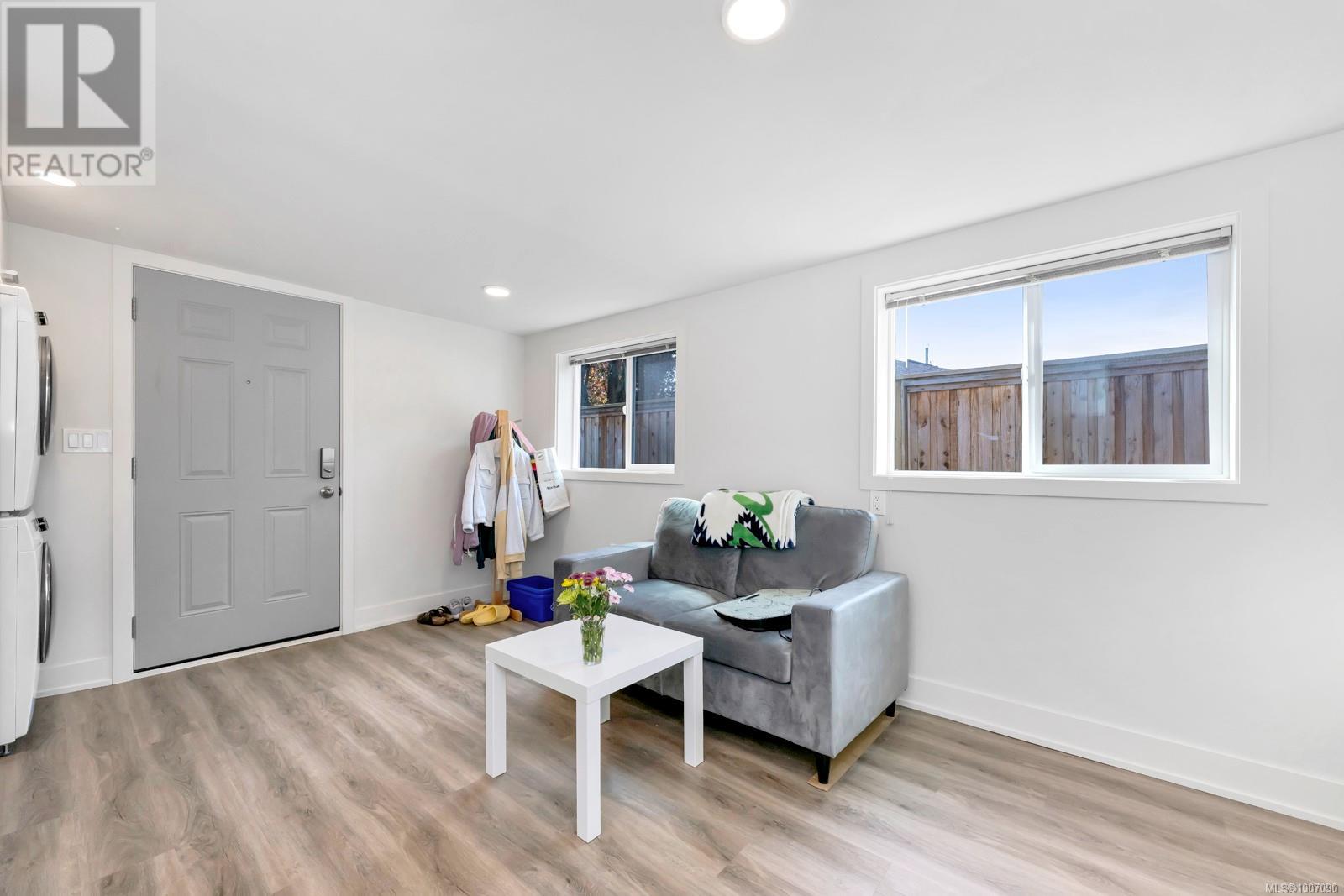 Photo 24 of 1045 Nicholson St, Saanich BC