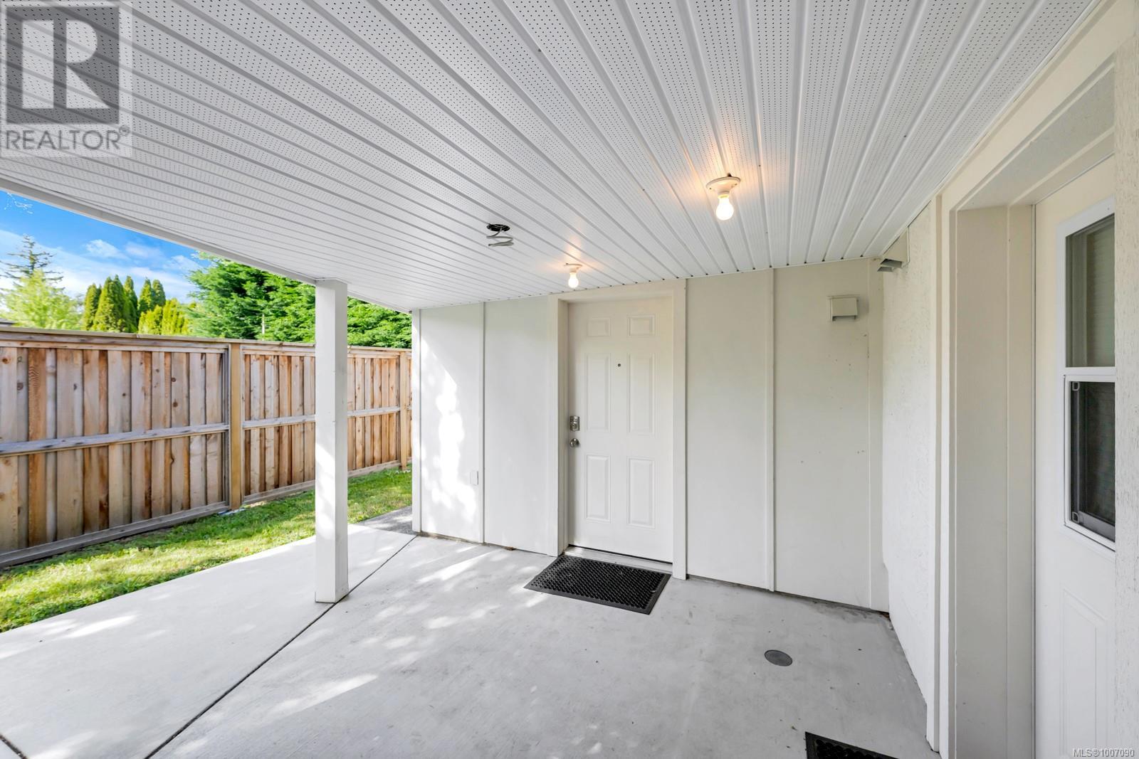 Photo 37 of 1045 Nicholson St, Saanich BC