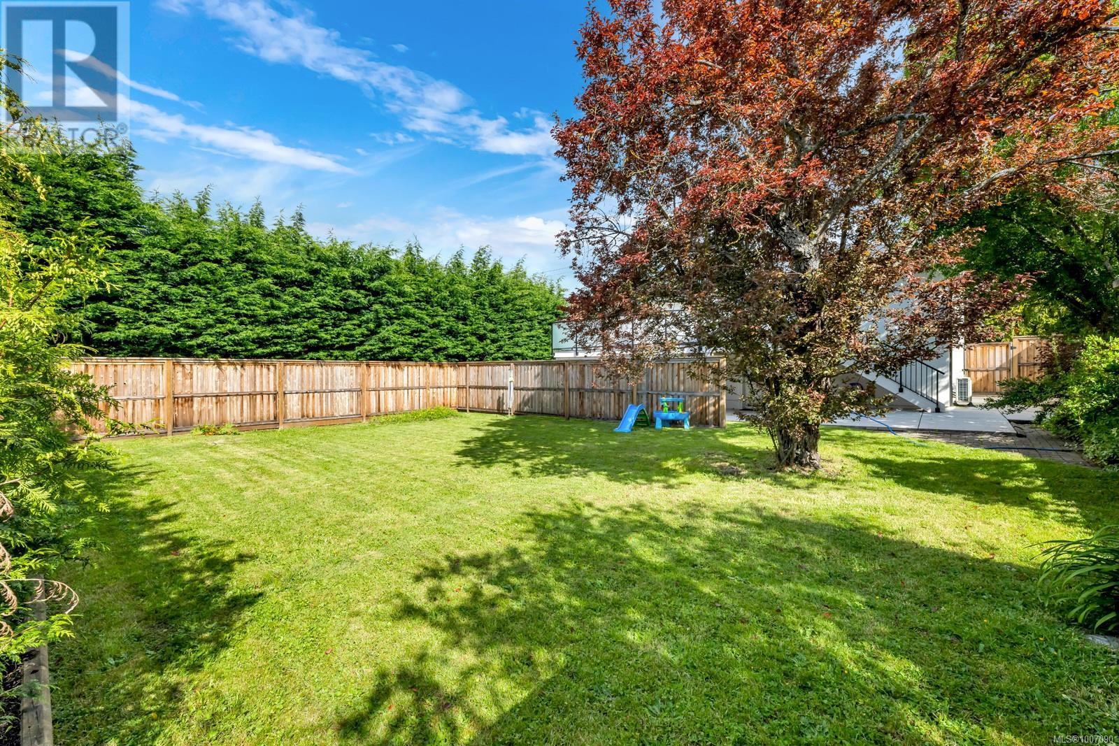 Photo 41 of 1045 Nicholson St, Saanich BC