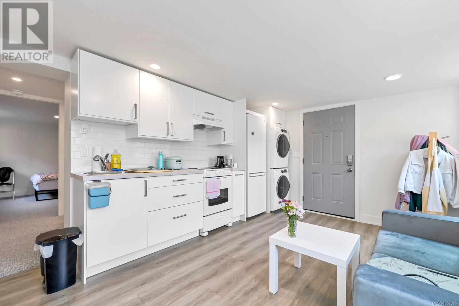 Photo 22 of 1045 Nicholson St, Saanich BC