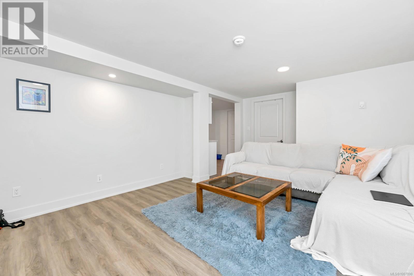 Photo 36 of 1045 Nicholson St, Saanich BC