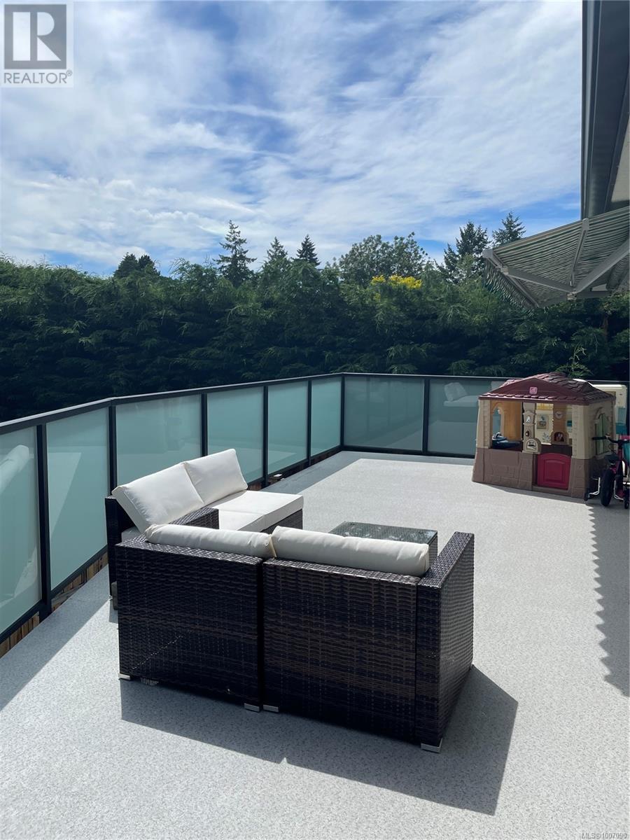 Photo 51 of 1045 Nicholson St, Saanich BC
