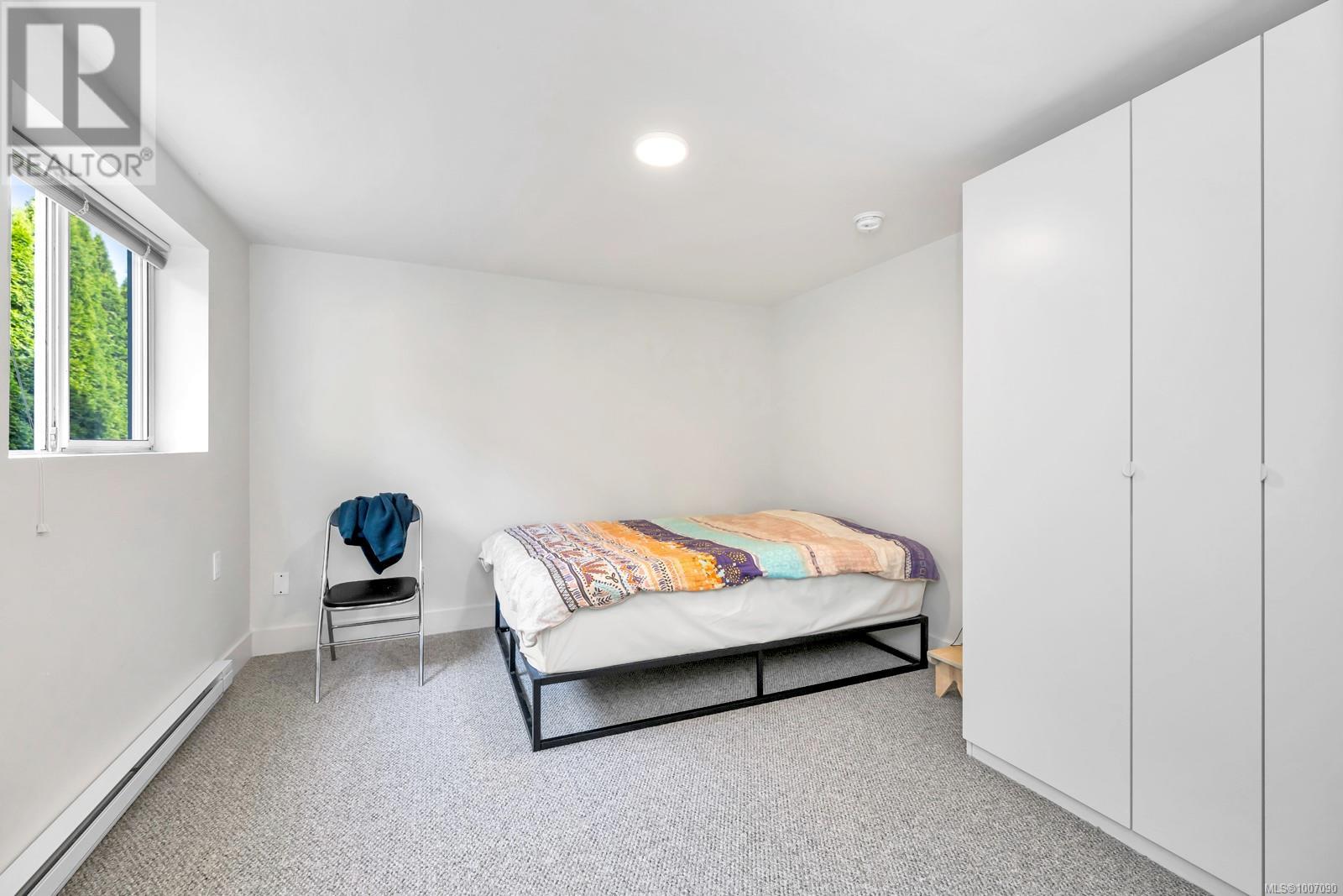Photo 27 of 1045 Nicholson St, Saanich BC