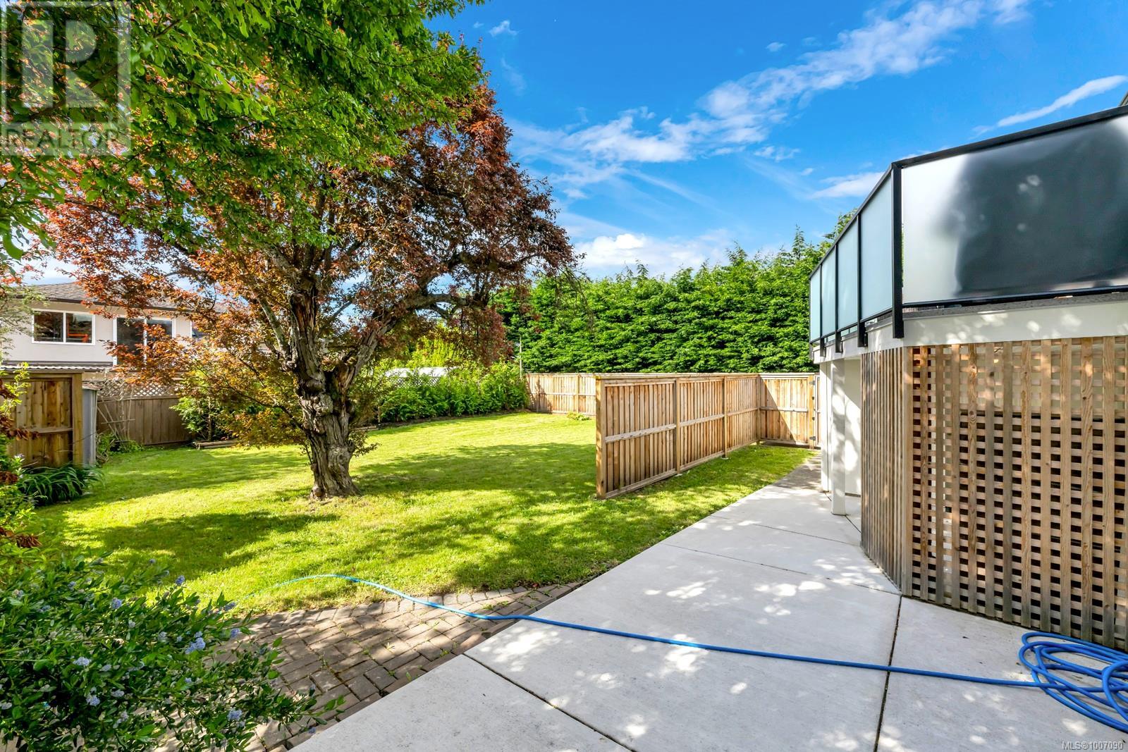 Photo 40 of 1045 Nicholson St, Saanich BC