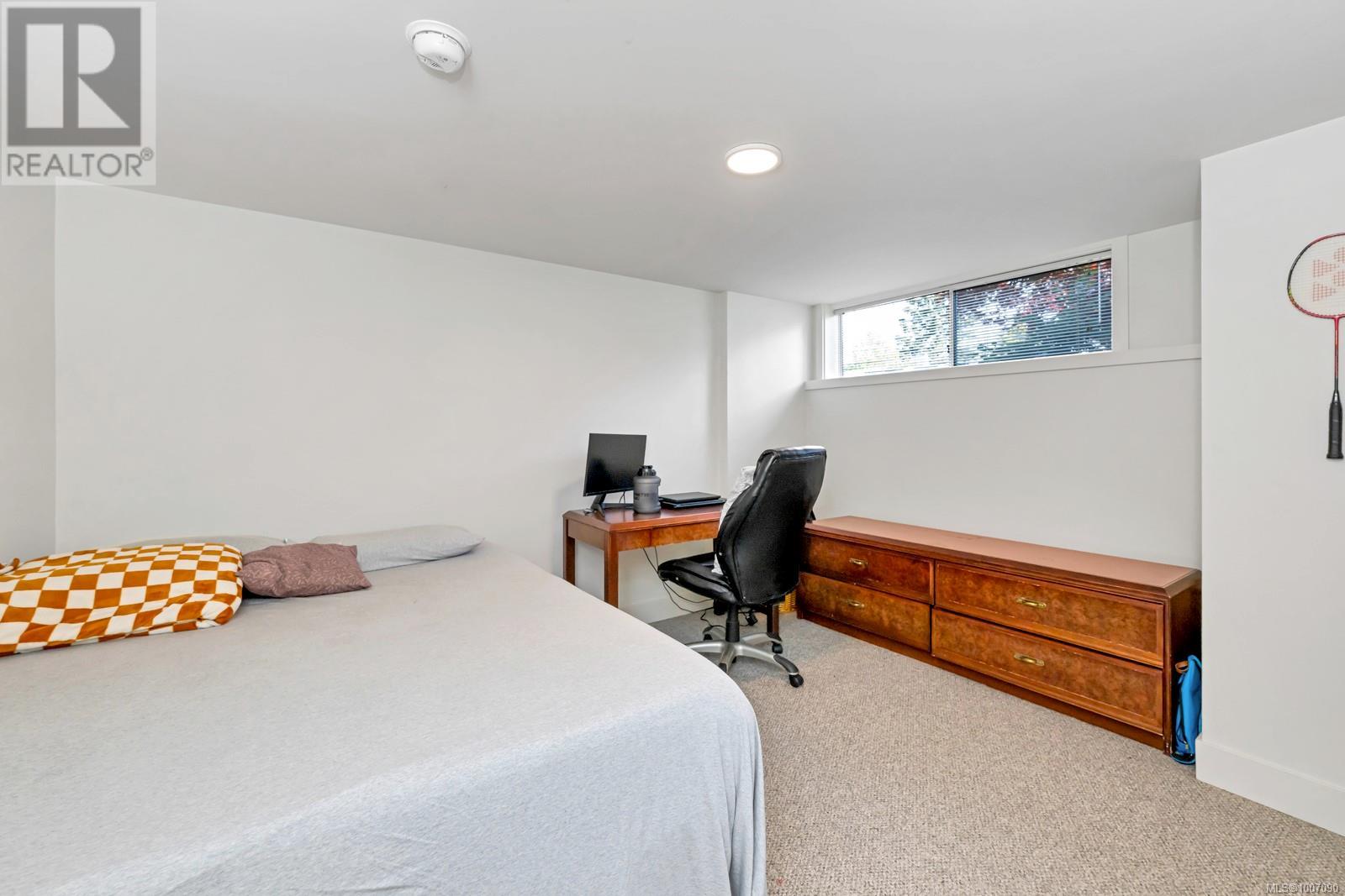 Photo 33 of 1045 Nicholson St, Saanich BC