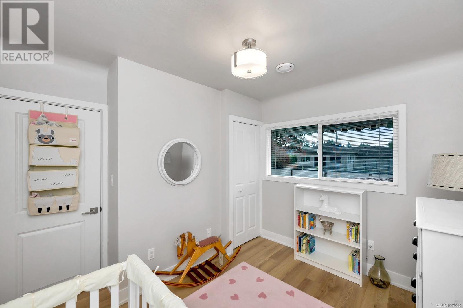 Photo 16 of 1045 Nicholson St, Saanich BC