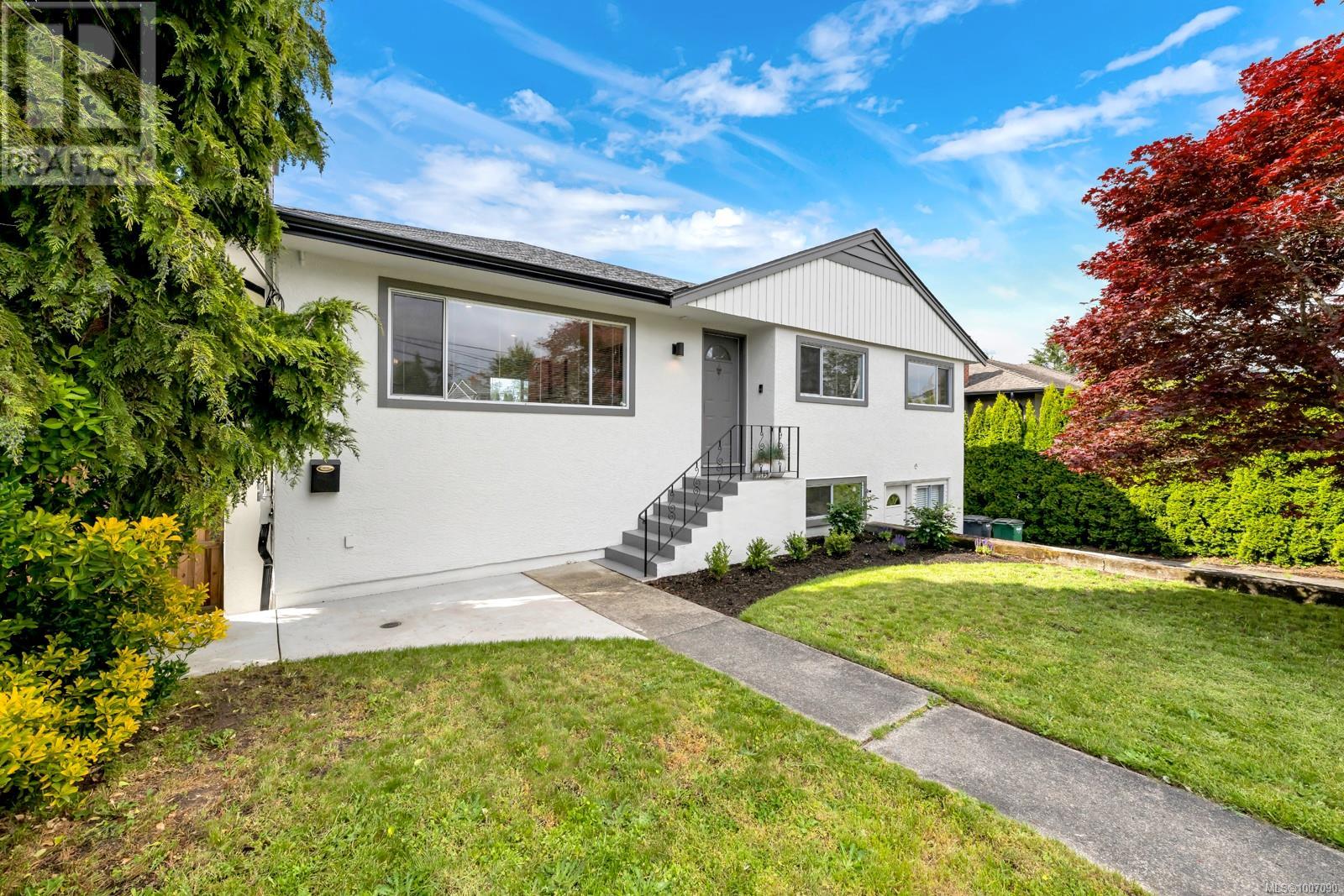 Photo 48 of 1045 Nicholson St, Saanich BC