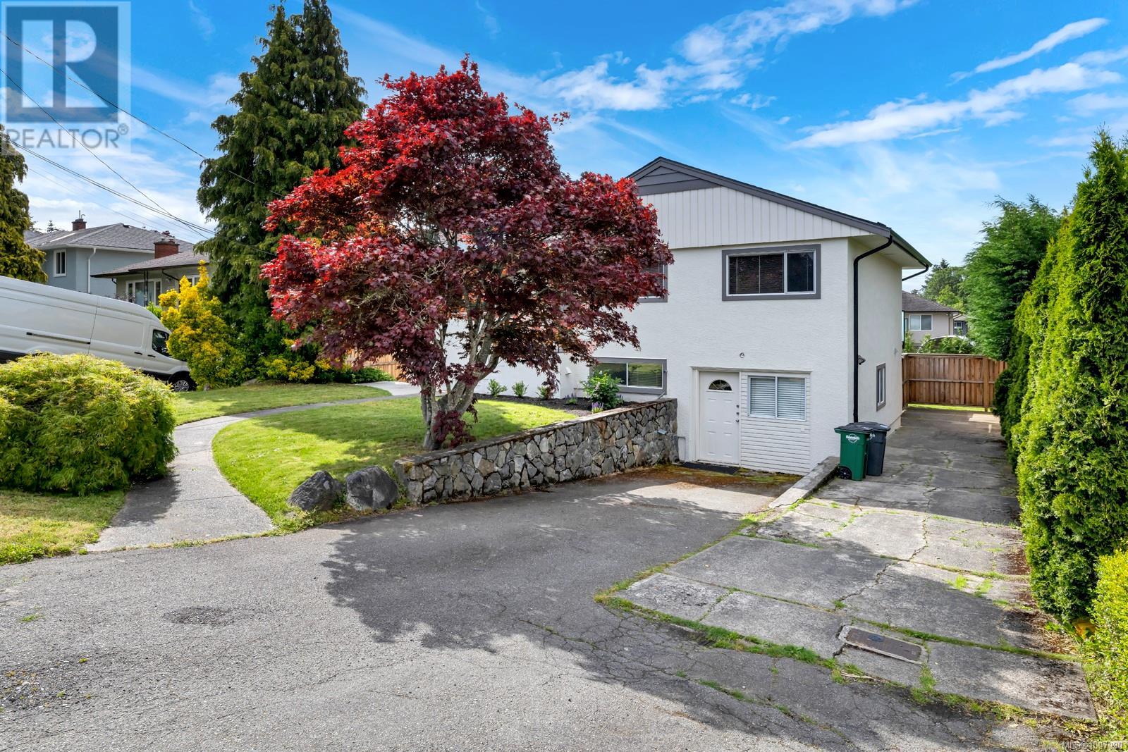 Photo 47 of 1045 Nicholson St, Saanich BC