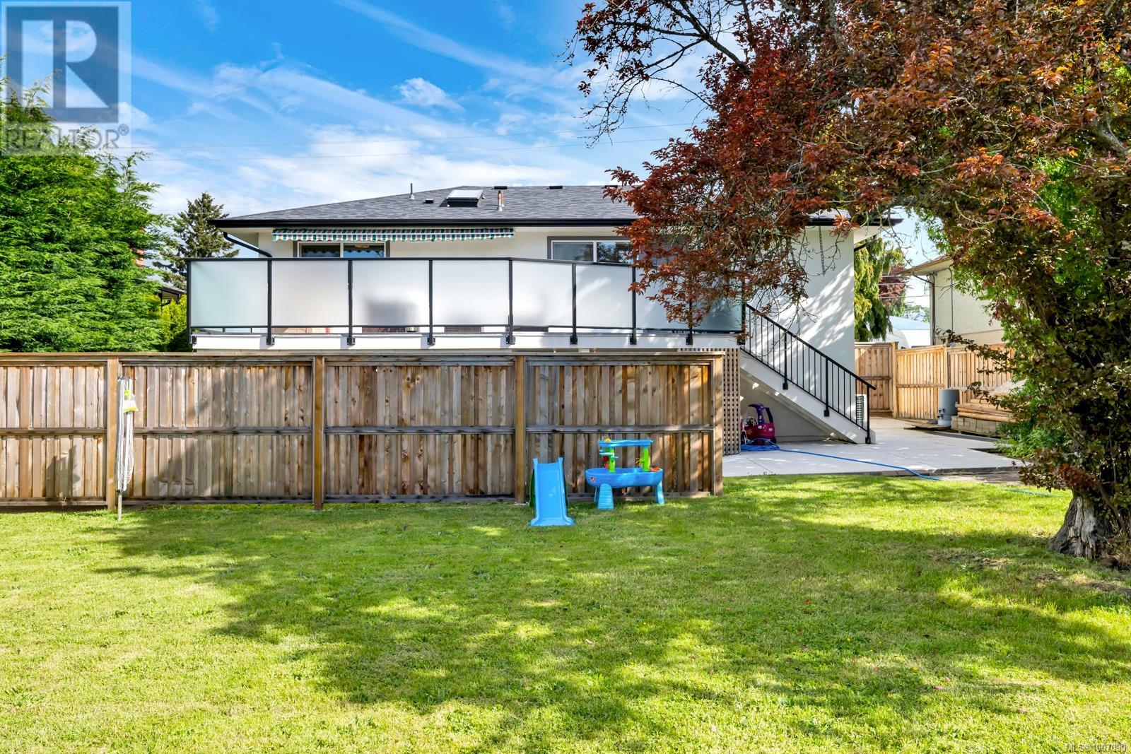 Photo 44 of 1045 Nicholson St, Saanich BC