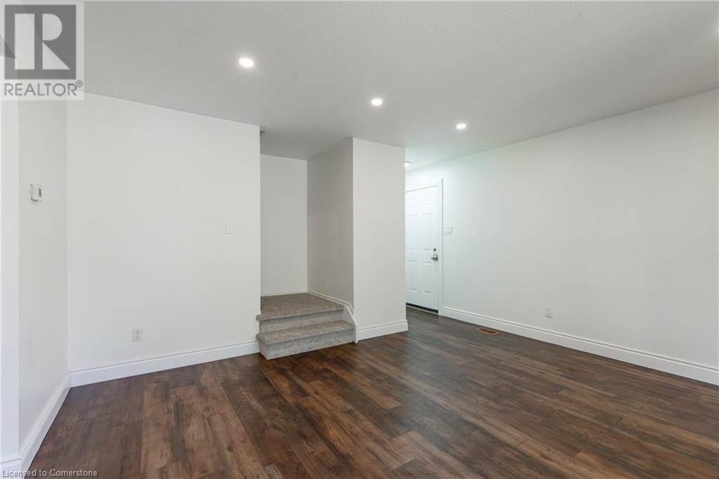 Photo 10 of 618 Francis Road, Burlington ON