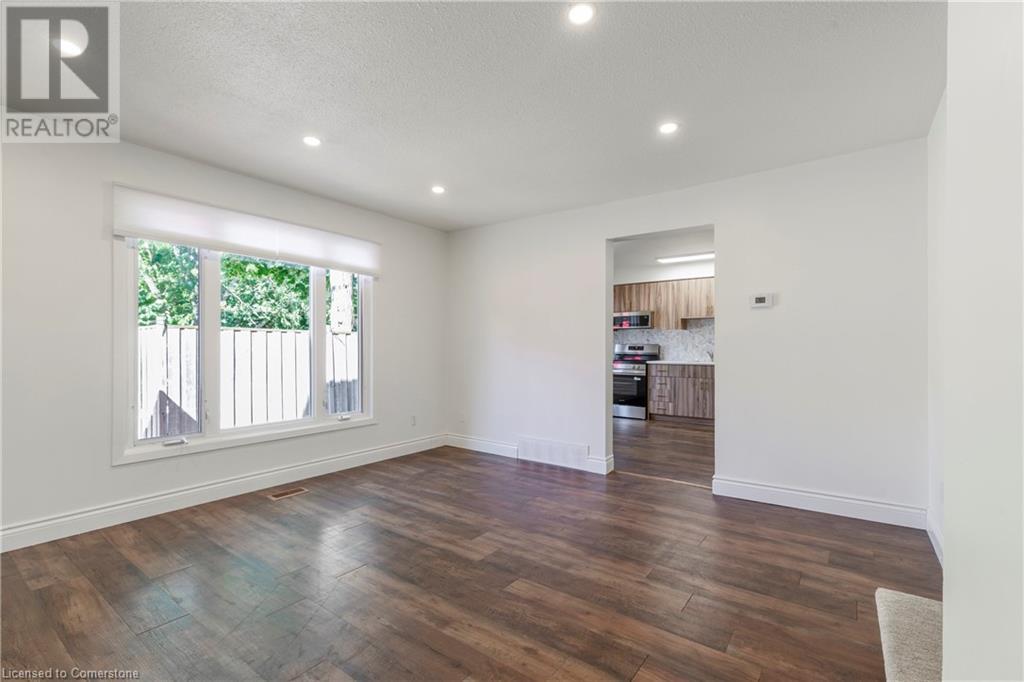Photo 12 of 618 Francis Road, Burlington ON