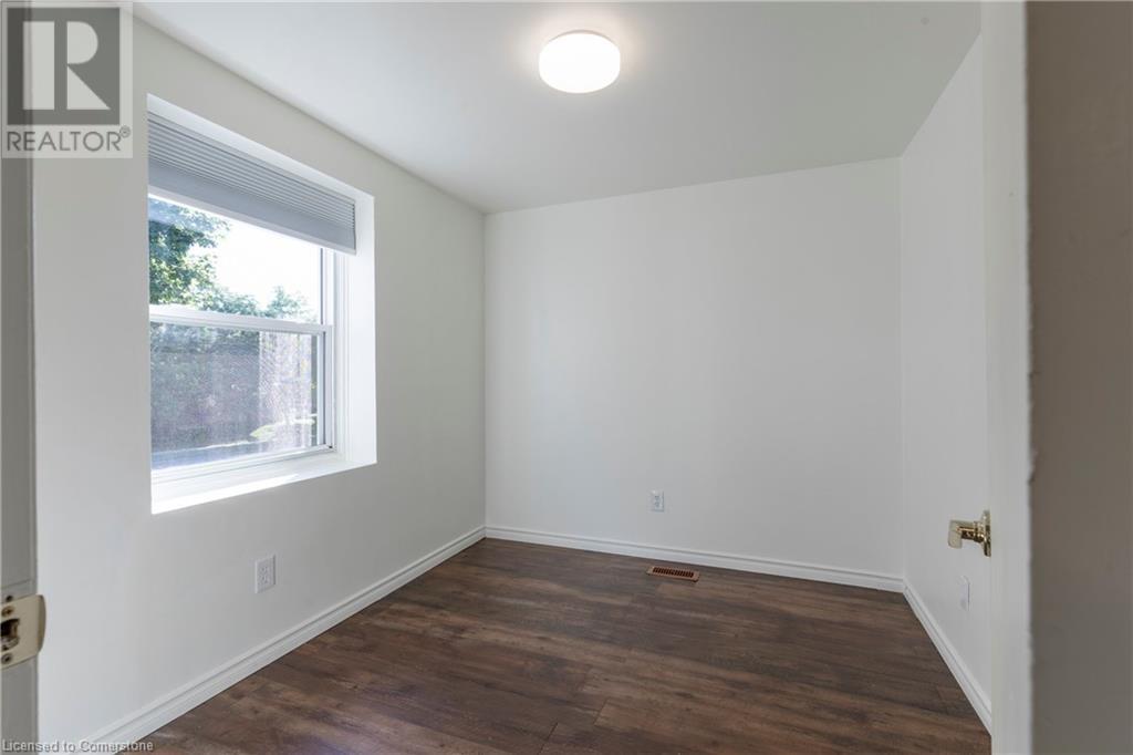 Photo 17 of 618 Francis Road, Burlington ON