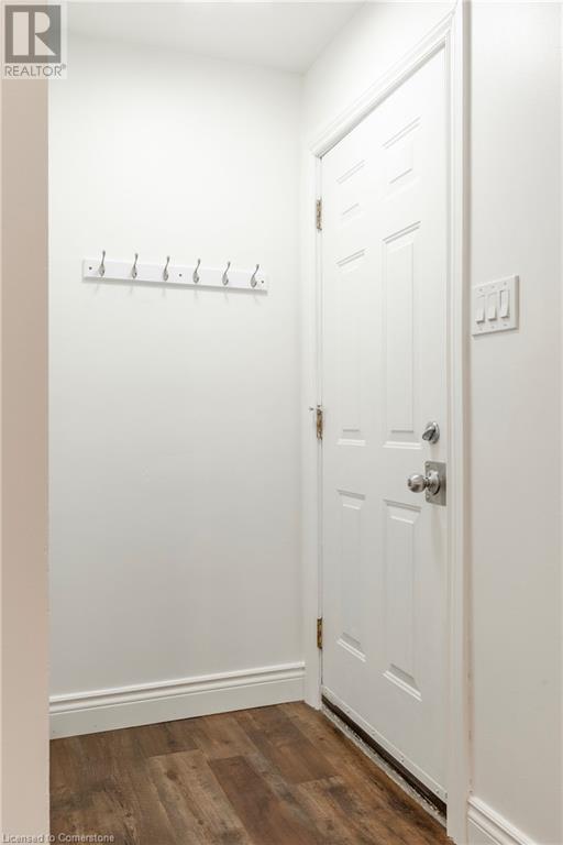 Photo 3 of 618 Francis Road, Burlington ON