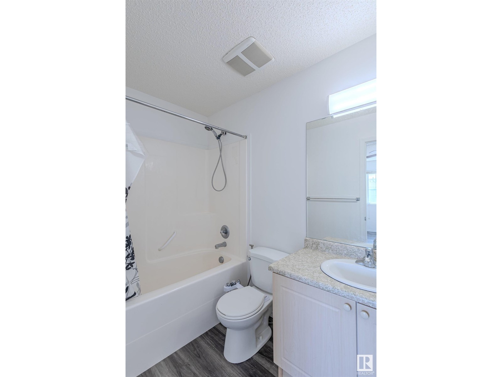 Photo 15 of 2832 26 Street Nw Nw, Edmonton AB