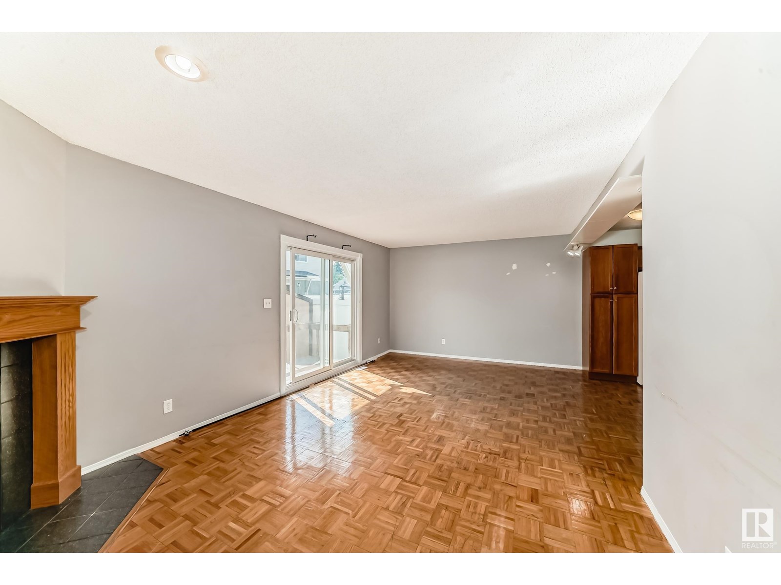 Photo 2 of 8217 182 St Nw, Edmonton AB