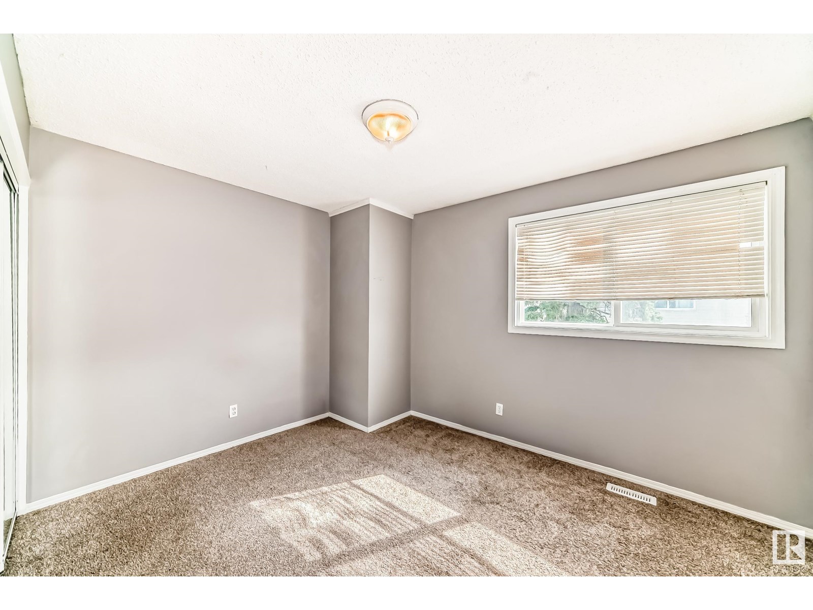 Photo 8 of 8217 182 St Nw, Edmonton AB