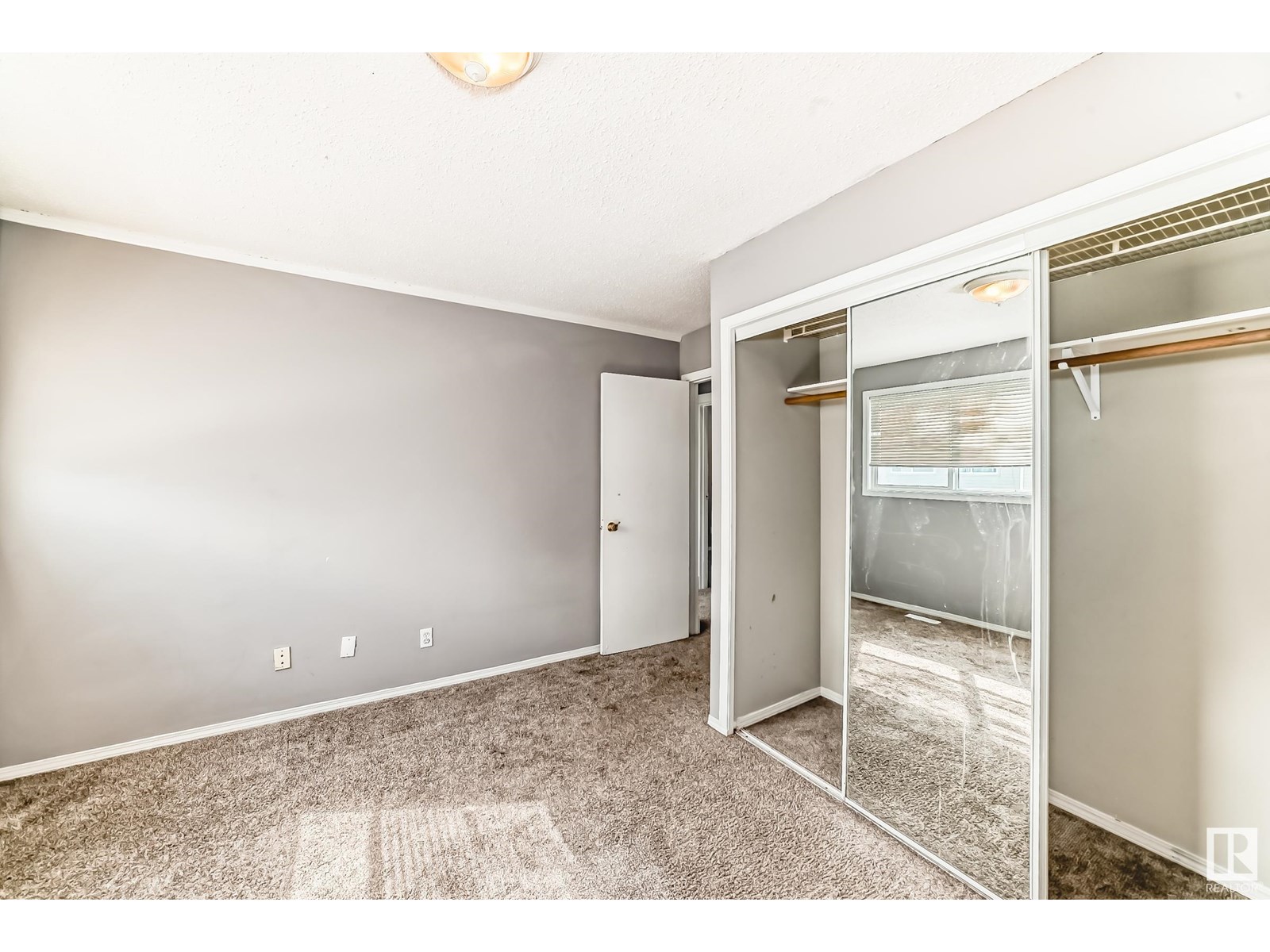 Photo 11 of 8217 182 St Nw, Edmonton AB