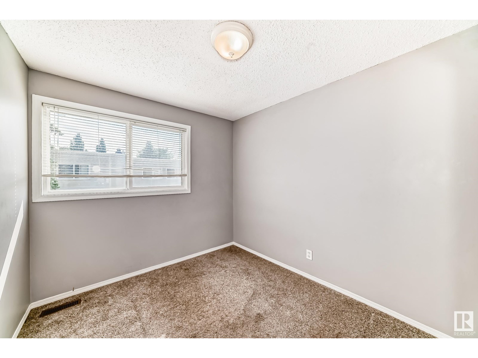 Photo 27 of 8217 182 St Nw, Edmonton AB