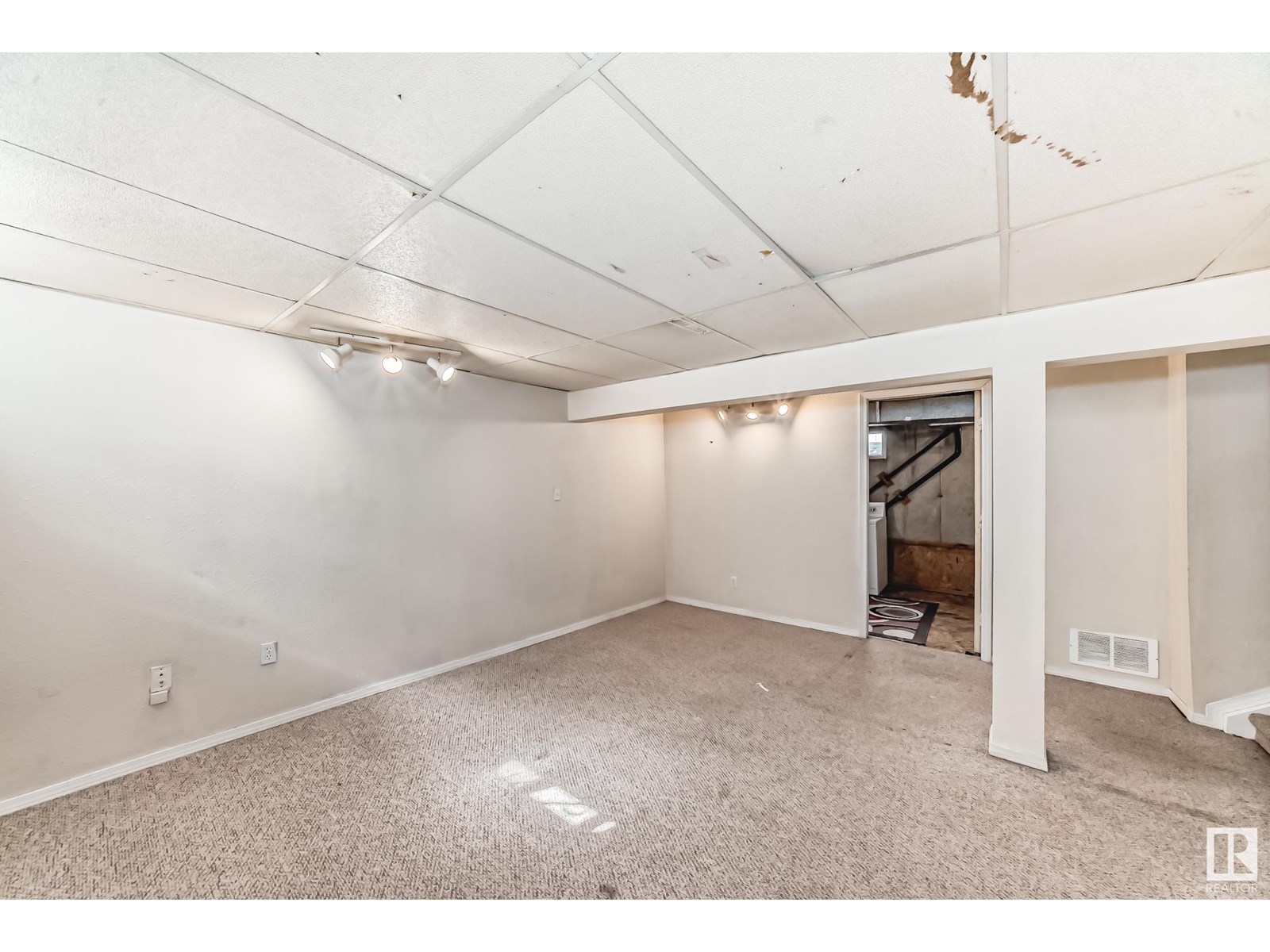 Photo 9 of 8217 182 St Nw, Edmonton AB