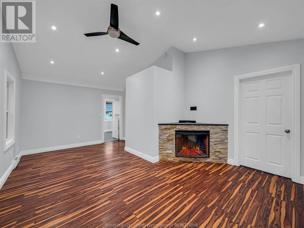 Photo 4 of 674 Eugenie Street East, Windsor ON
