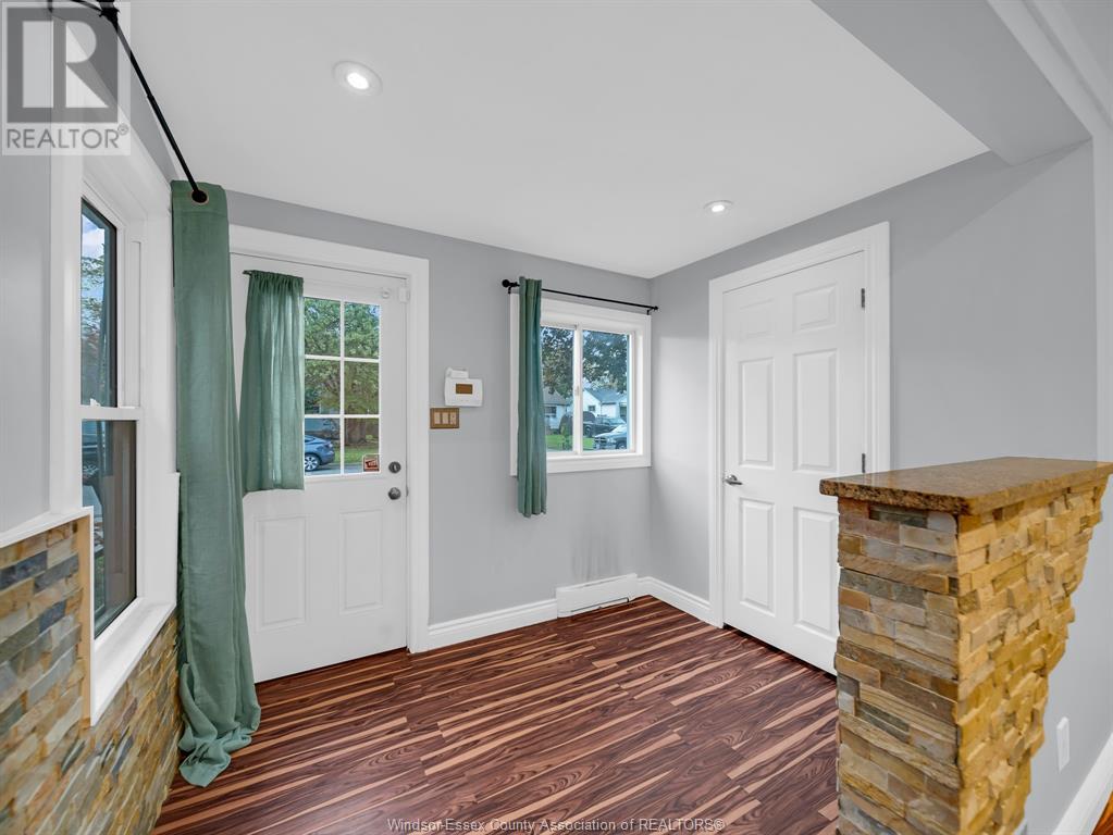 Photo 3 of 674 Eugenie Street East, Windsor ON
