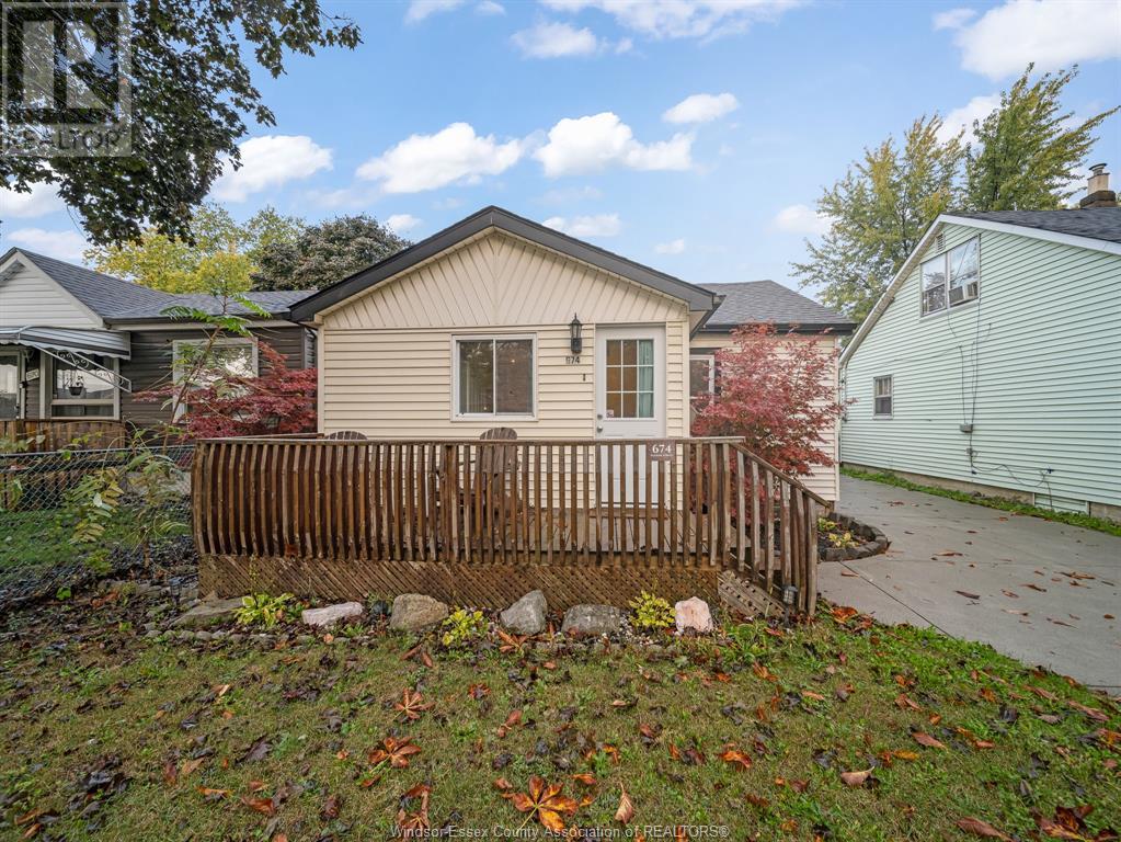 Photo 2 of 674 Eugenie Street East, Windsor ON