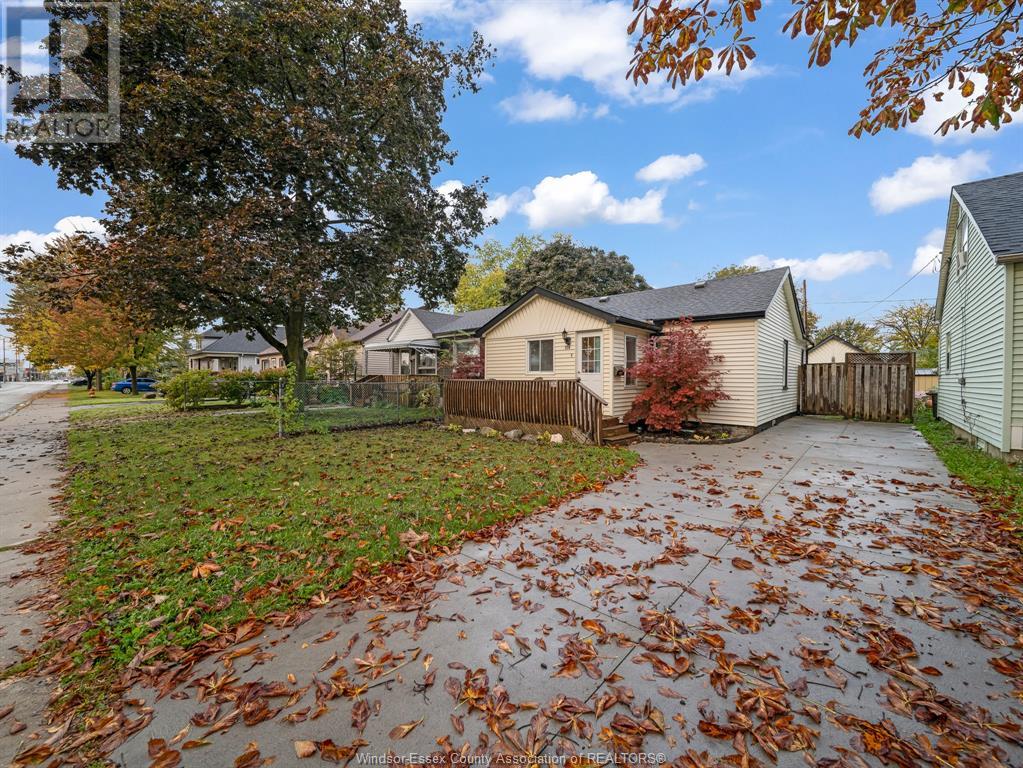 Photo 19 of 674 Eugenie Street East, Windsor ON