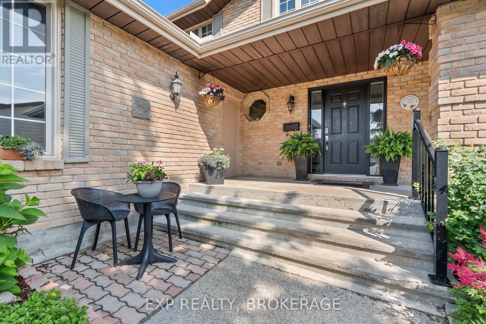 Photo 4 of 564 Braeside Crescent, Kingston ON