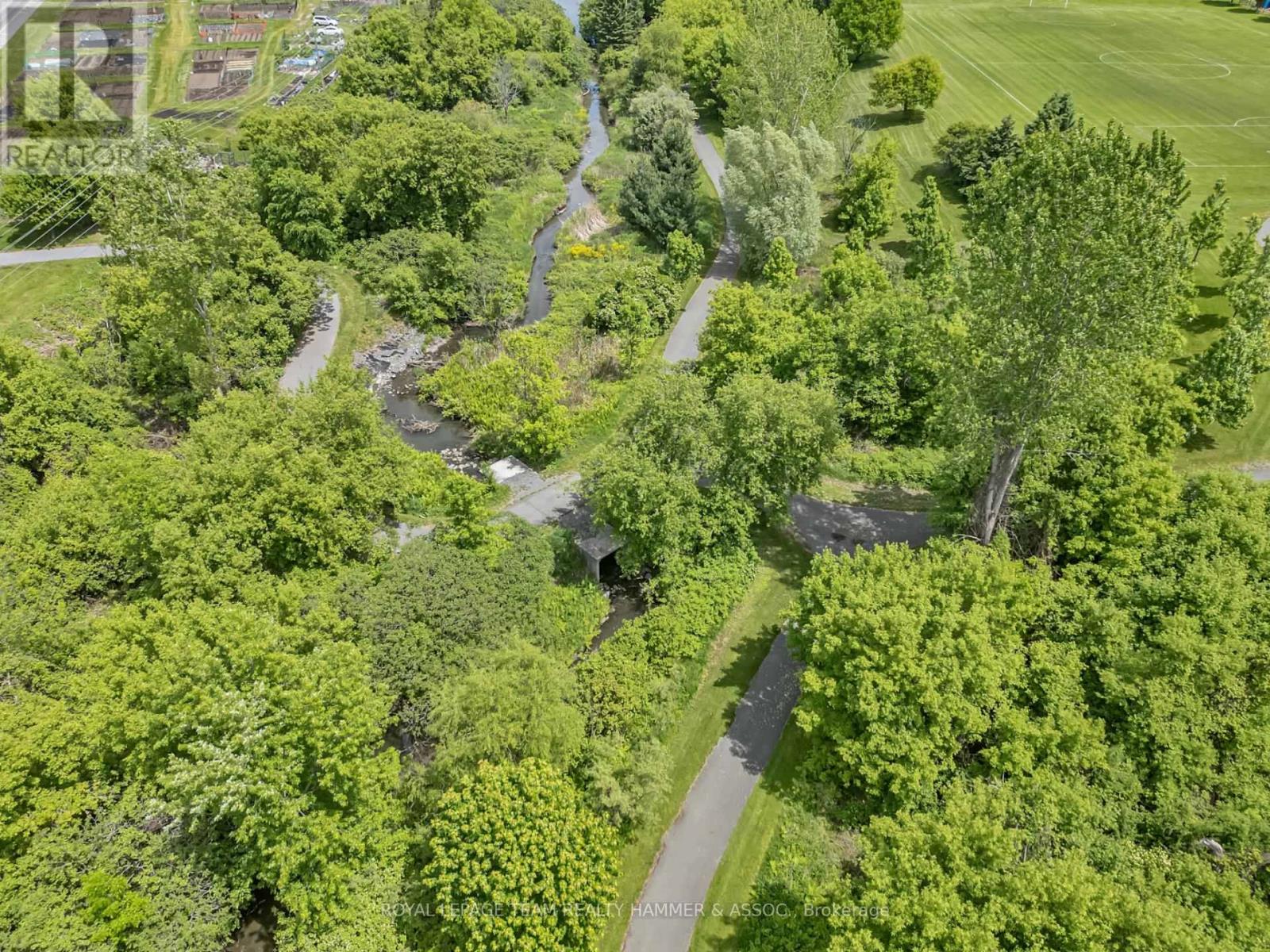 Photo 19 of 417 214 Viewmount Drive, Ottawa ON