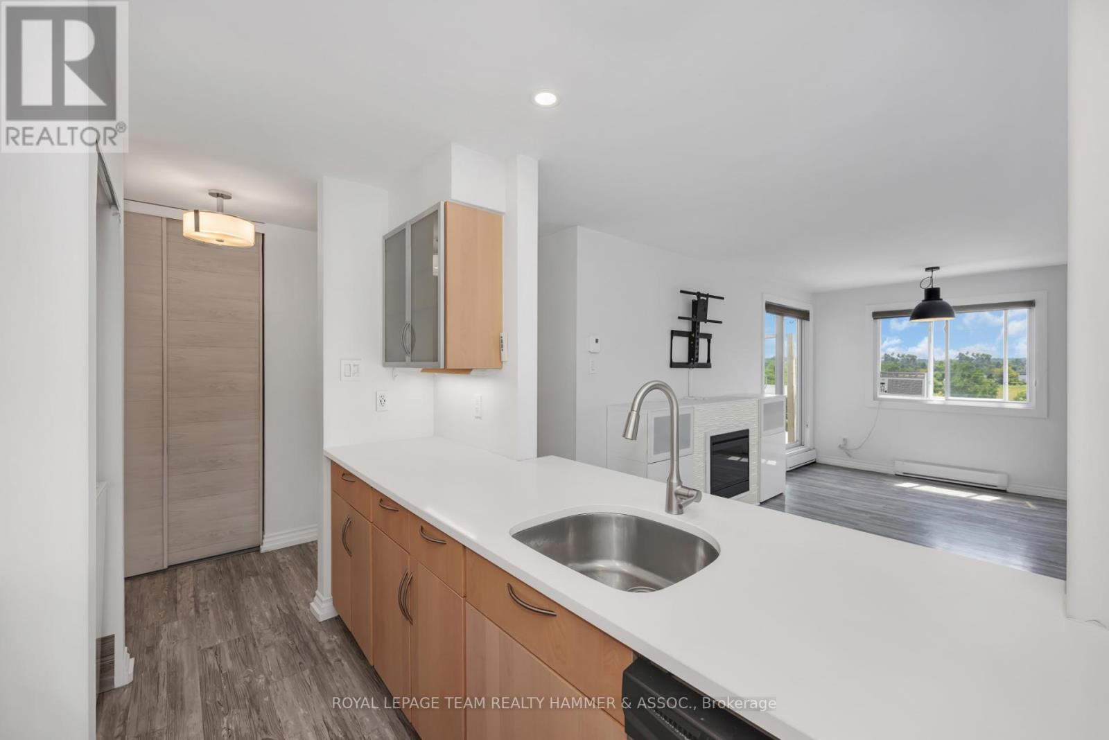 Photo 6 of 417 214 Viewmount Drive, Ottawa ON